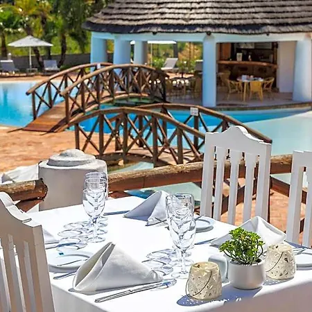 Hotel Encosta Do Club