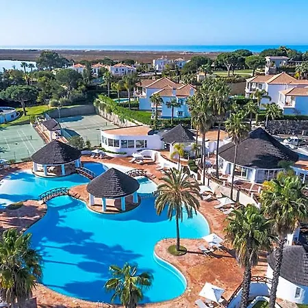 Encosta Do Club Hotel 4*